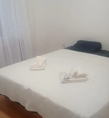 Residencial Canta Galo Hostal Albufeira
